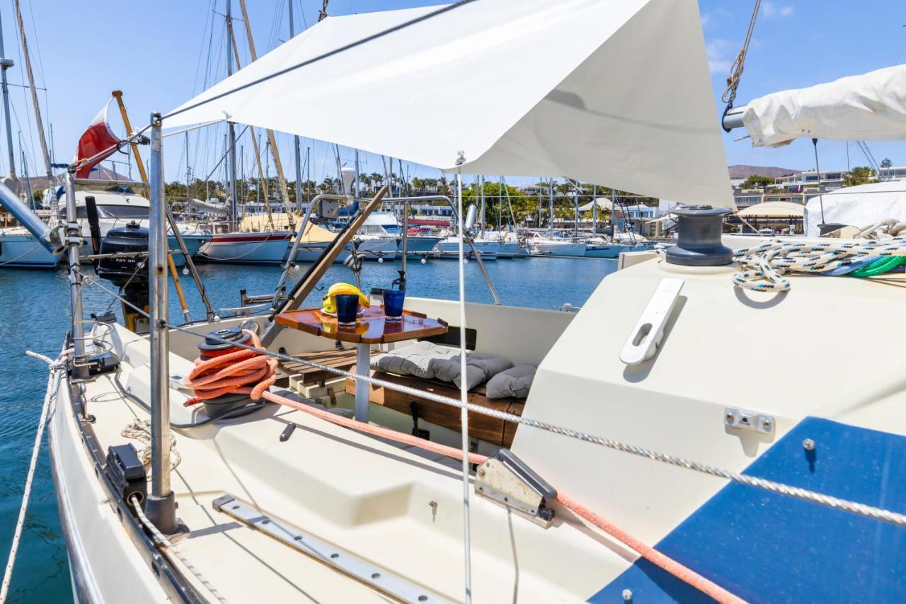 פוארטו קאלרו Seaside Chill-Out Stay On A Sail Yacht מראה חיצוני תמונה