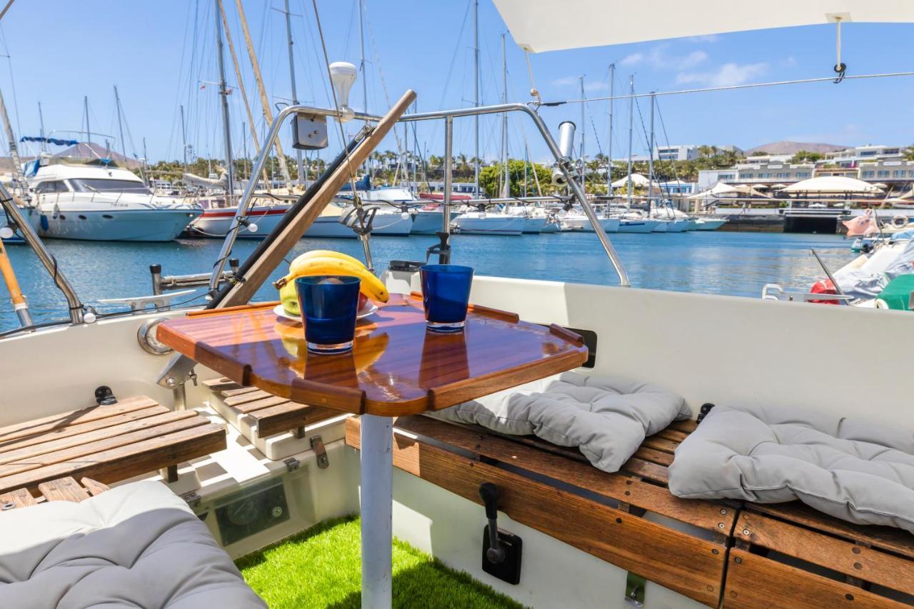 פוארטו קאלרו Seaside Chill-Out Stay On A Sail Yacht מראה חיצוני תמונה