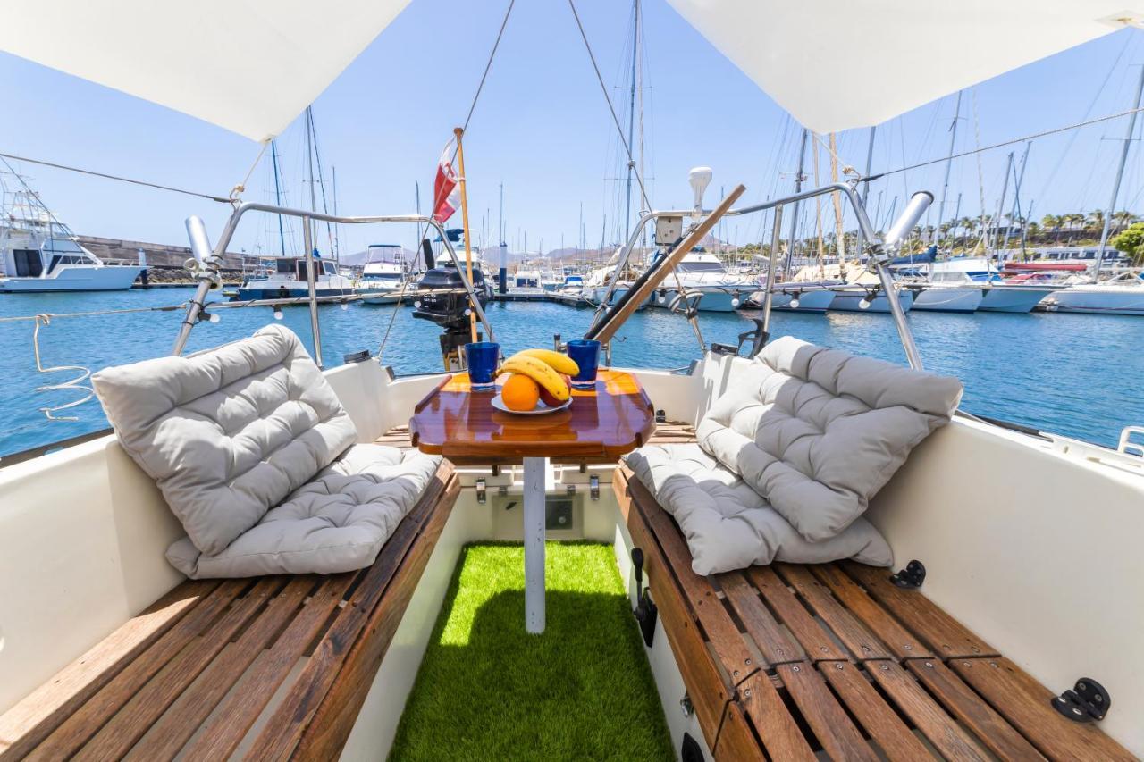 פוארטו קאלרו Seaside Chill-Out Stay On A Sail Yacht מראה חיצוני תמונה