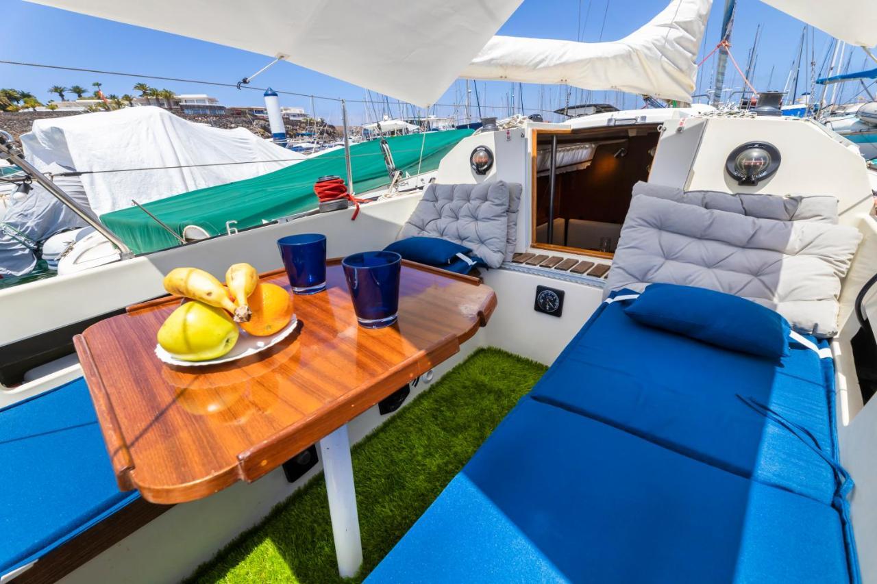 פוארטו קאלרו Seaside Chill-Out Stay On A Sail Yacht מראה חיצוני תמונה