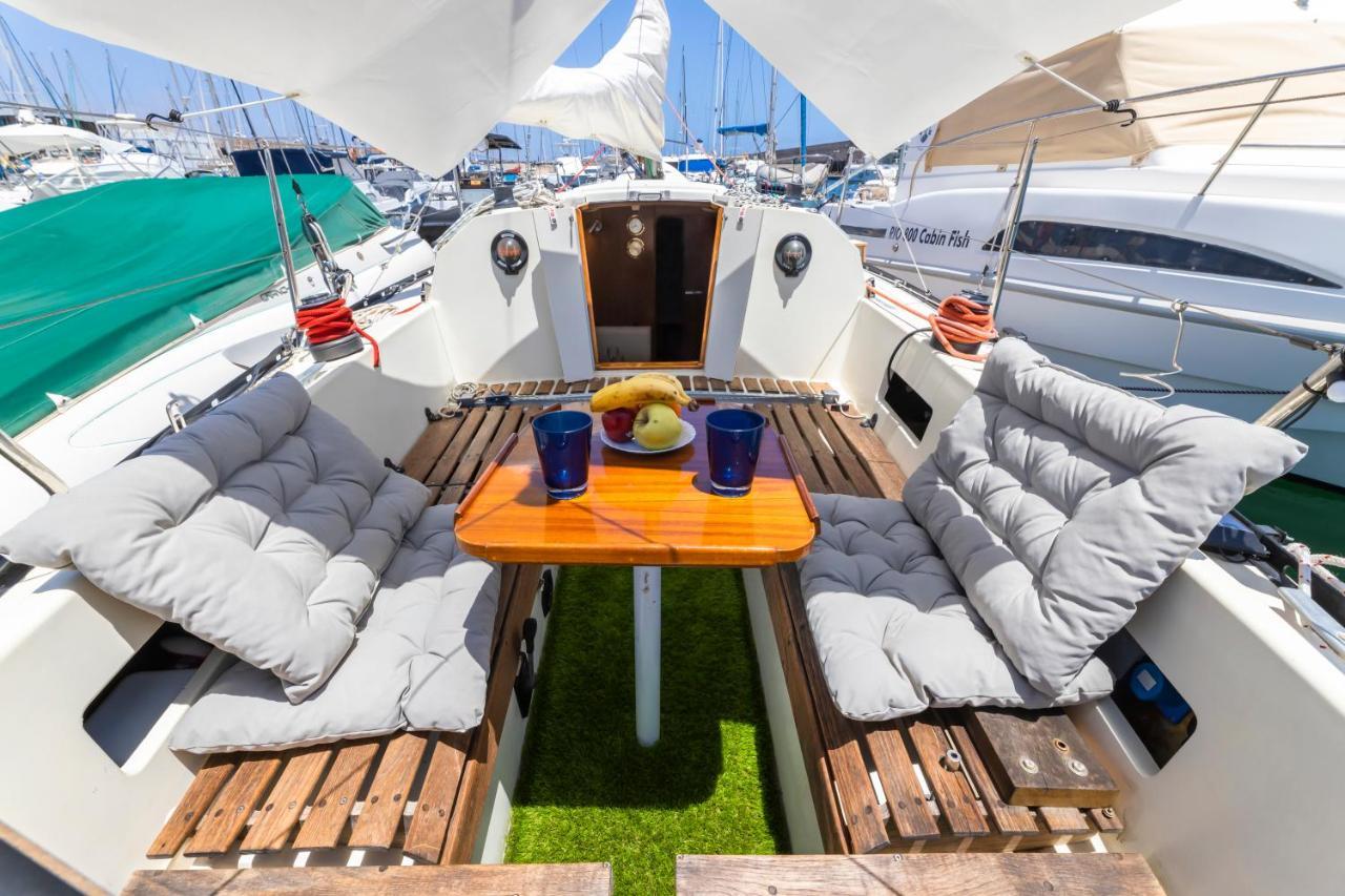 פוארטו קאלרו Seaside Chill-Out Stay On A Sail Yacht מראה חיצוני תמונה