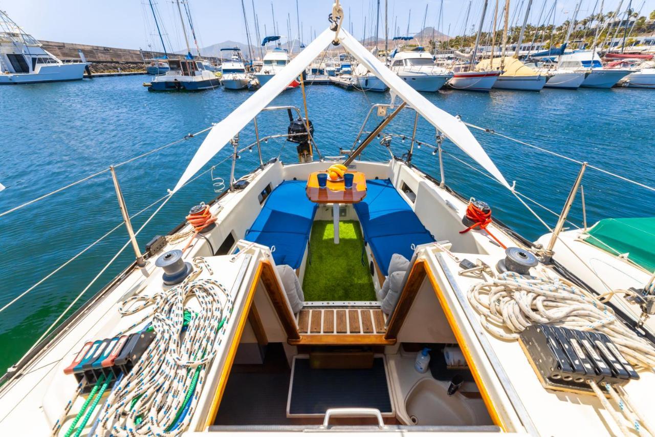פוארטו קאלרו Seaside Chill-Out Stay On A Sail Yacht מראה חיצוני תמונה