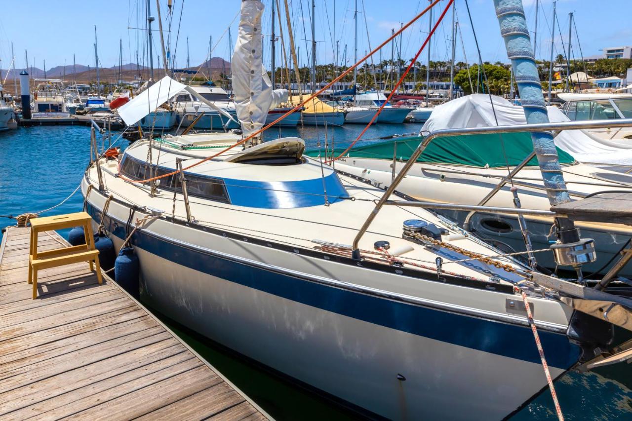פוארטו קאלרו Seaside Chill-Out Stay On A Sail Yacht מראה חיצוני תמונה